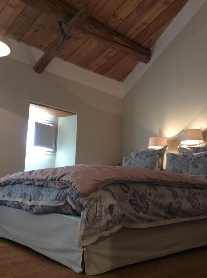 Le Moulin Des Pinchinats Bed and Breakfast Aix-en-Provence Exterior foto